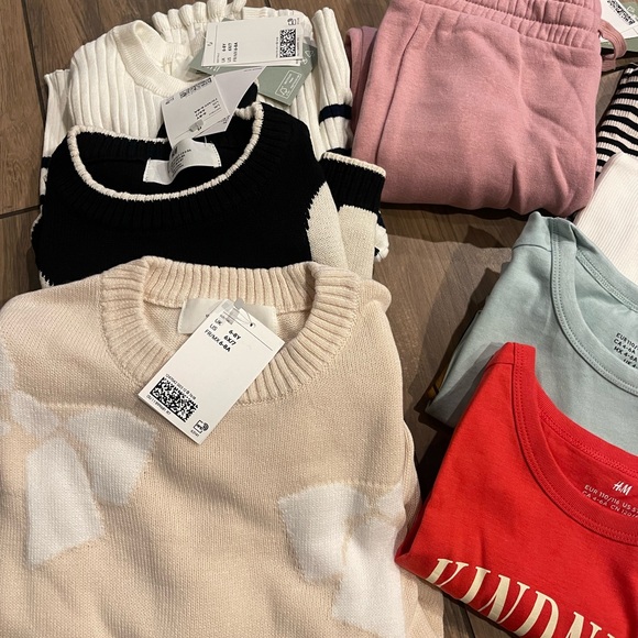 Bundle of girl clothes from H&M, size 6. - Picture 3 of 4